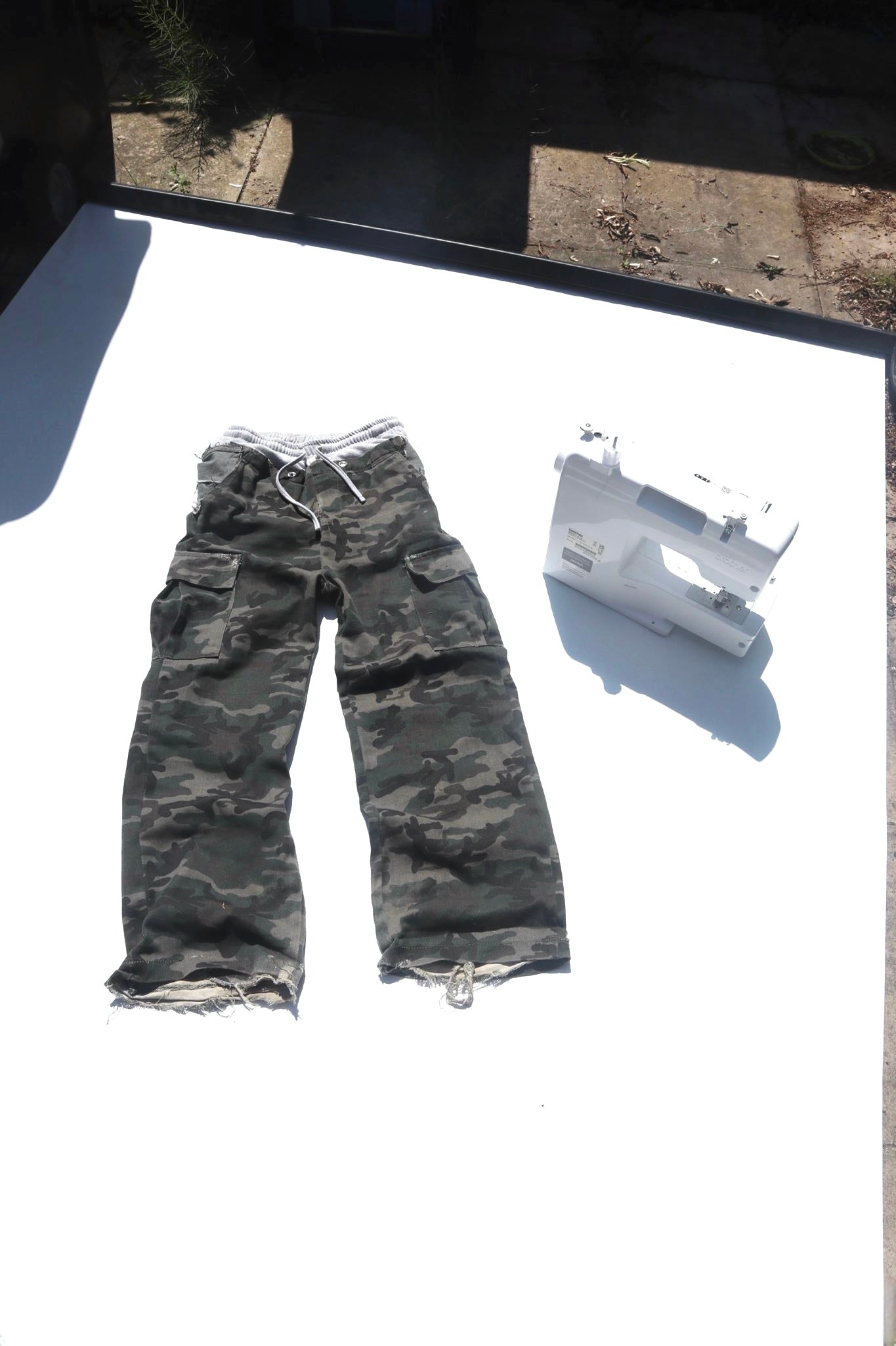 SAG CAMO CARGO SWEATS